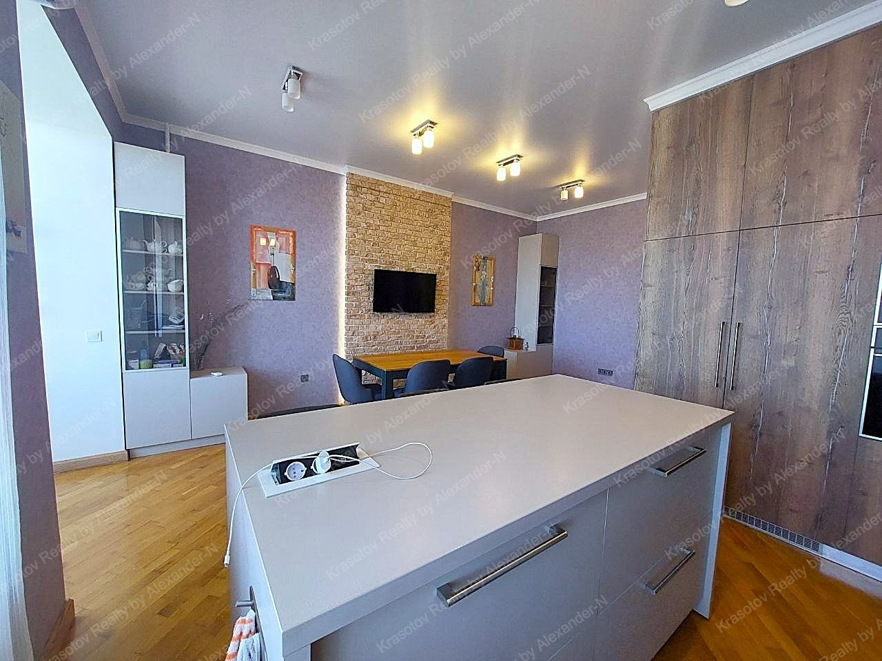 продажа многокомнатной квартиры номер A-174795 в Приморском районе, фото номер 32
